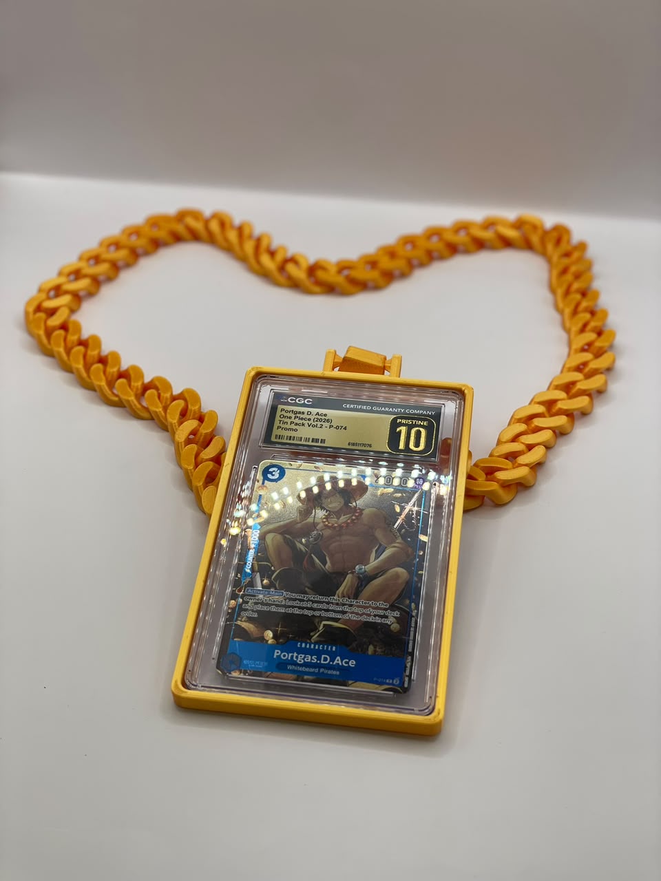 Cadena para tarjetas coleccionables impresa en 3D